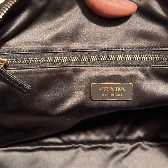 Prada saffiano leather bag in excellent used condition - Picture 9 of 12